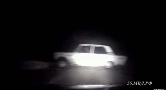 Под Омском подросток пытался скрыться от полиции на машине без номеров